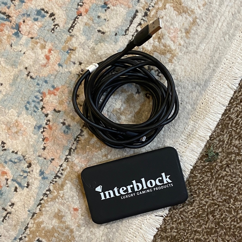 Portable charger block, power bank 4000mAh/3.7 V 14.8 Wh with charge cable